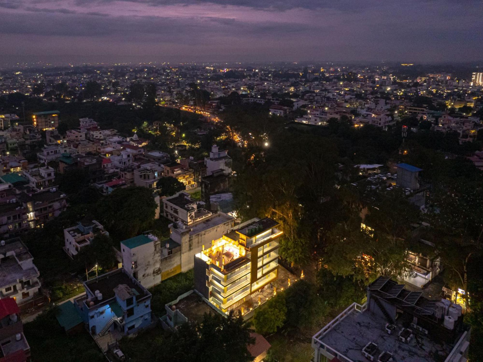 The Hosteller Dehradun Buitenkant foto